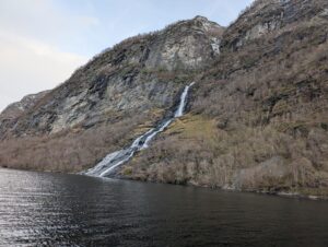 PXL_20241217_120440370.MP